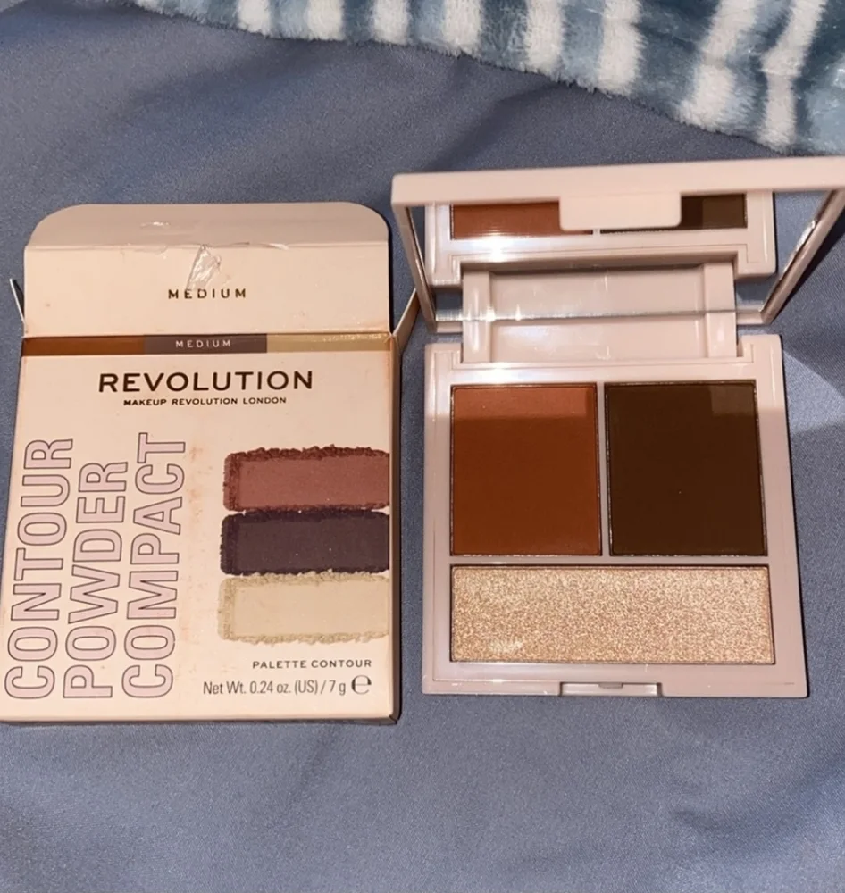 📢3 For $11 Makeup Revolution Contour Powder In Medium